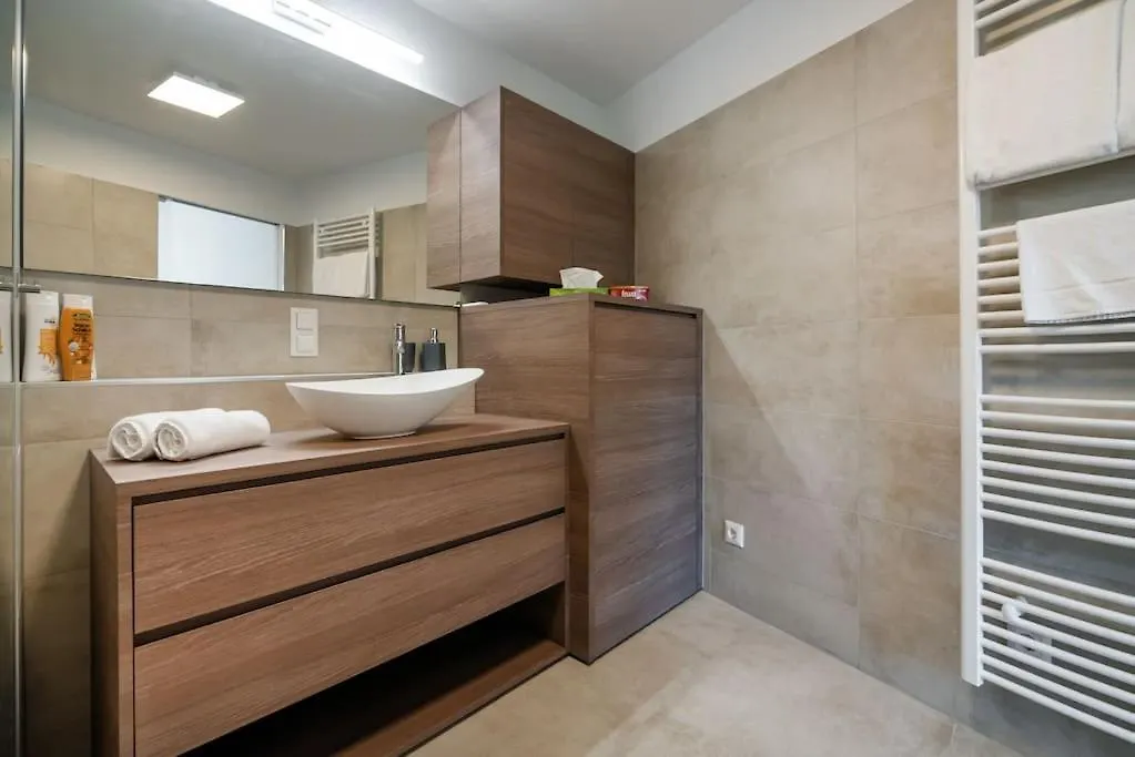 Ferienwohnung Gruene Und Zentrale Ruhelage Im Neubau Mit Balkon Wien Apartment