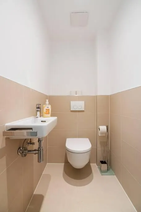 Apartment Ferienwohnung Gruene Und Zentrale Ruhelage Im Neubau Mit Balkon Wien